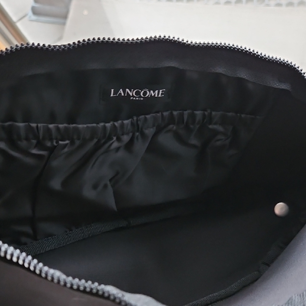 Lancôme Black Cosmetic Bag with 4 Mini/Travel Items - Picture 6 of 16